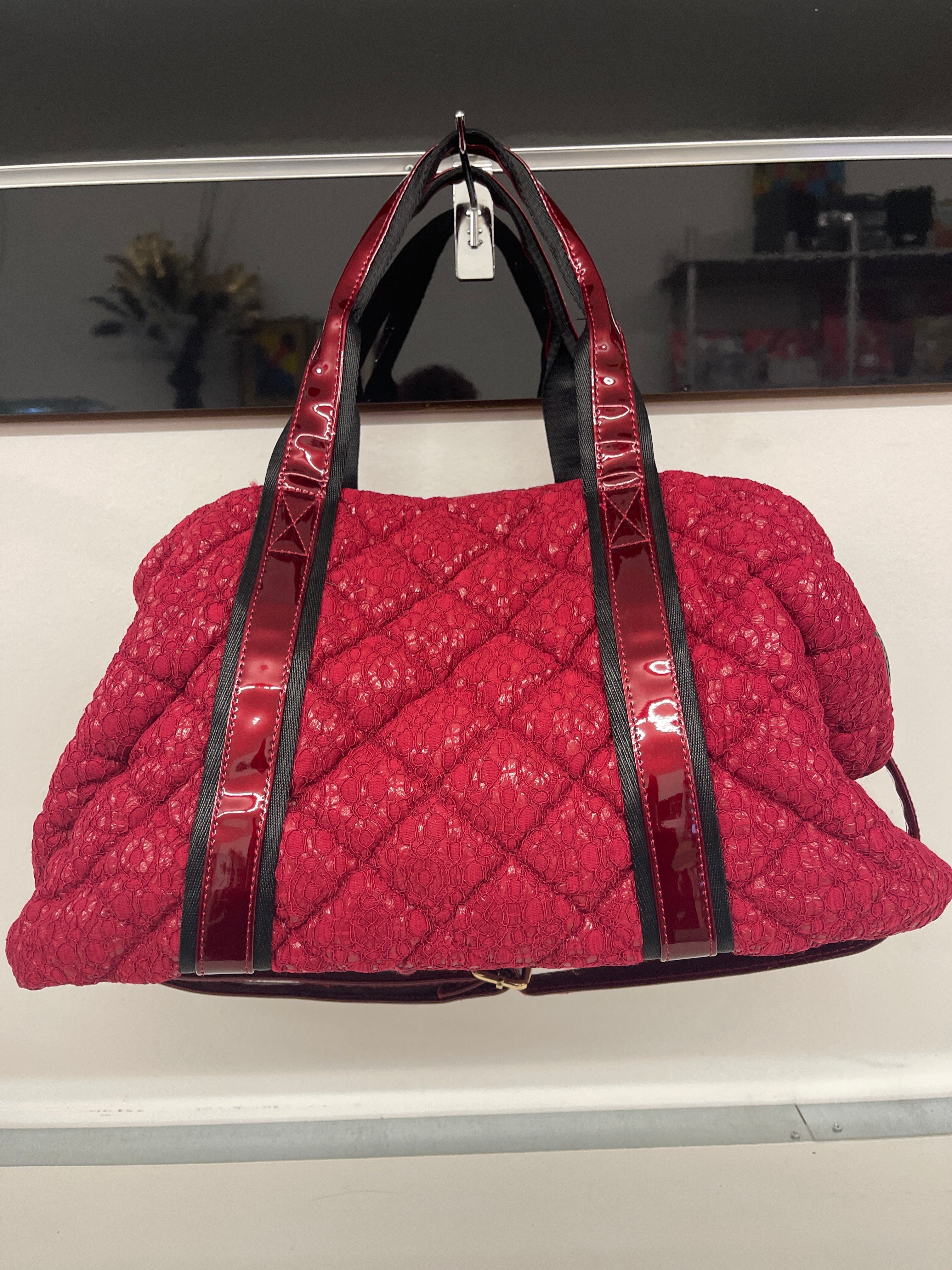 Borsa In Tessuto Pizzo Rossa Con Inserti In Vernice