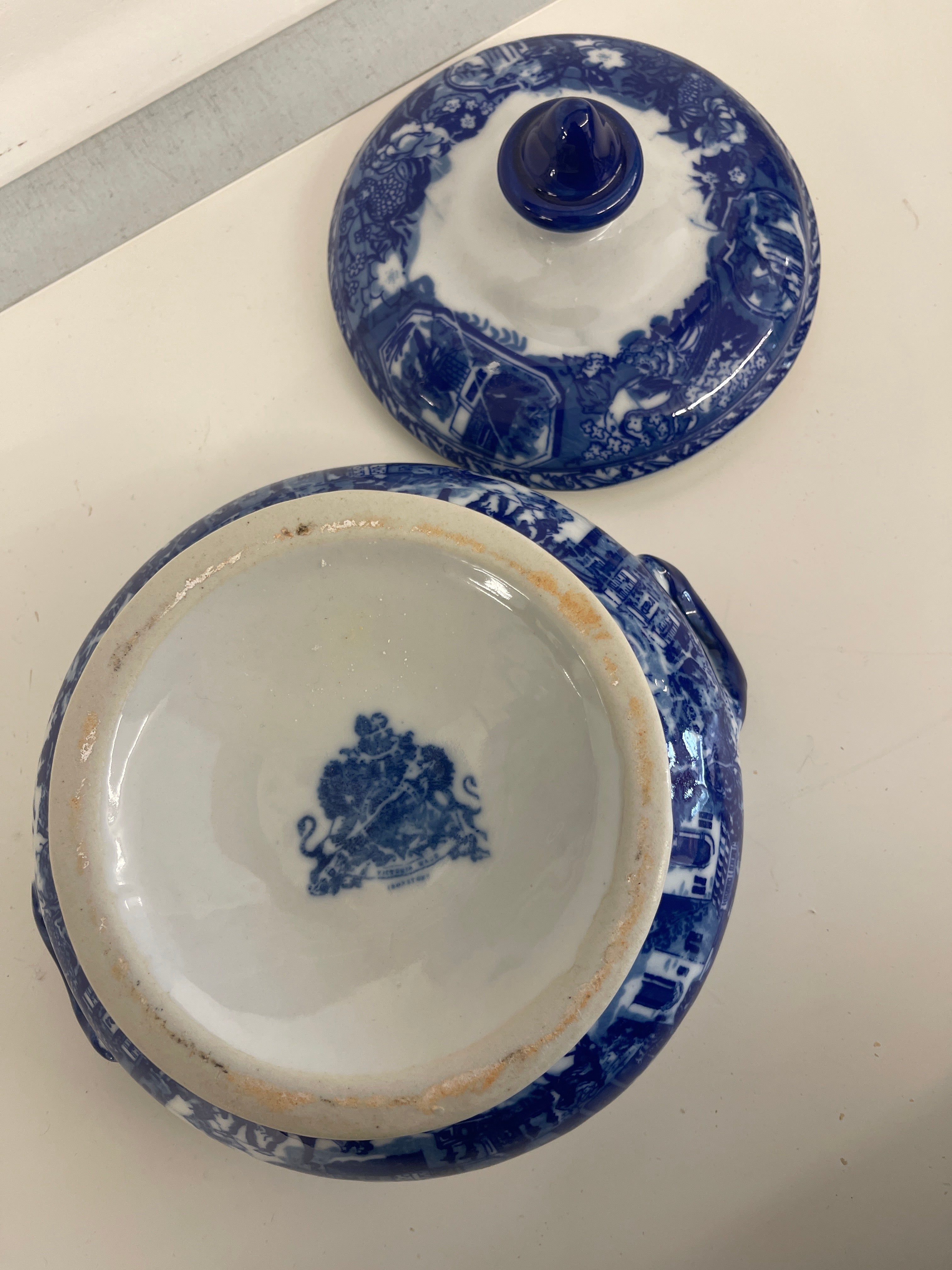 Zuppiera Vintage Victoria Ware