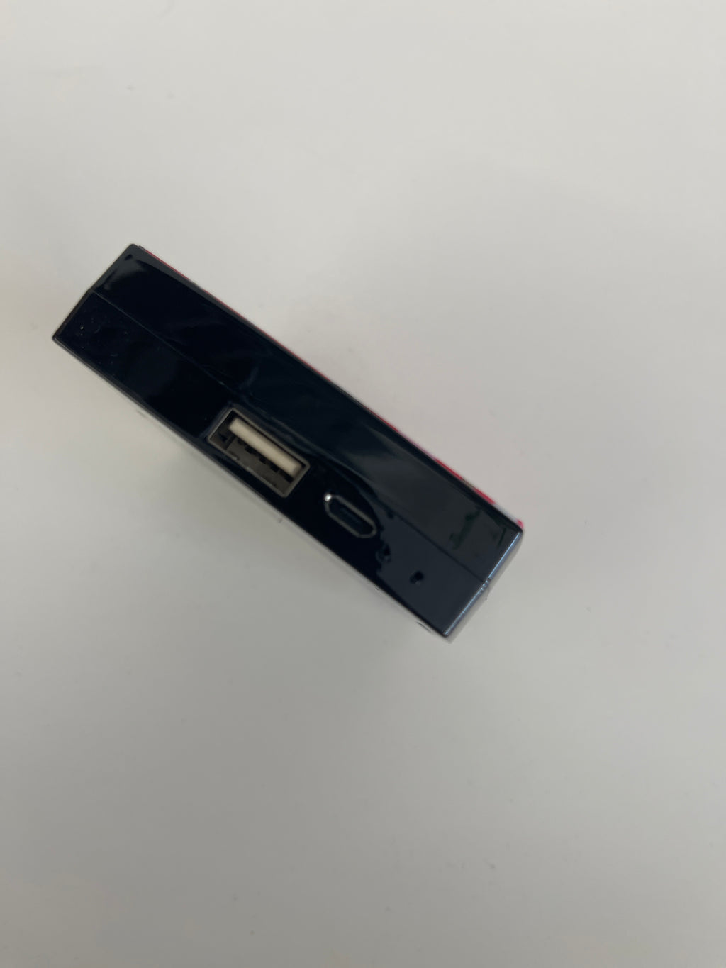Specchietto Da Borsetta Con Power Bank Guess