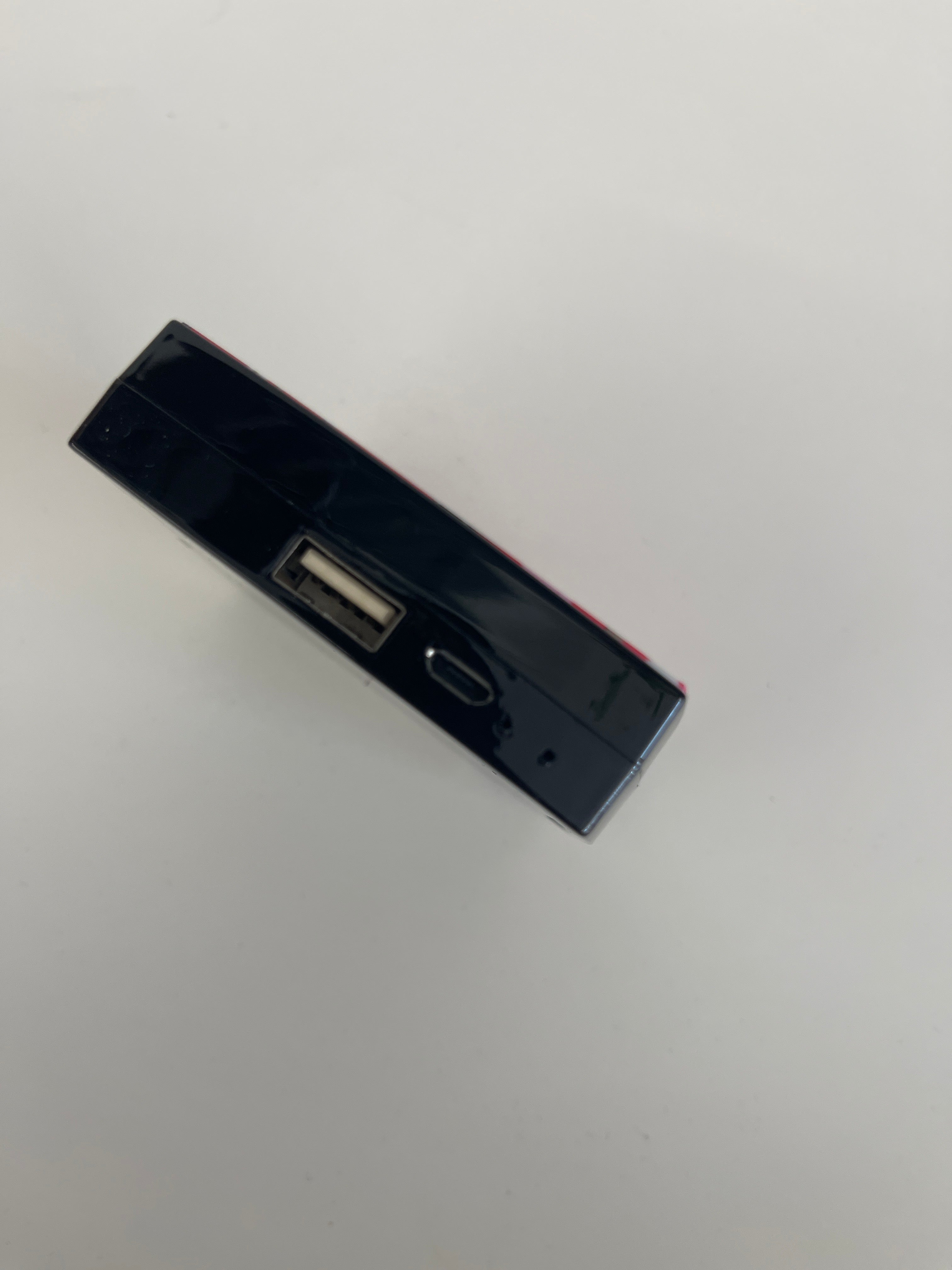 Specchietto Da Borsetta Con Power Bank Guess
