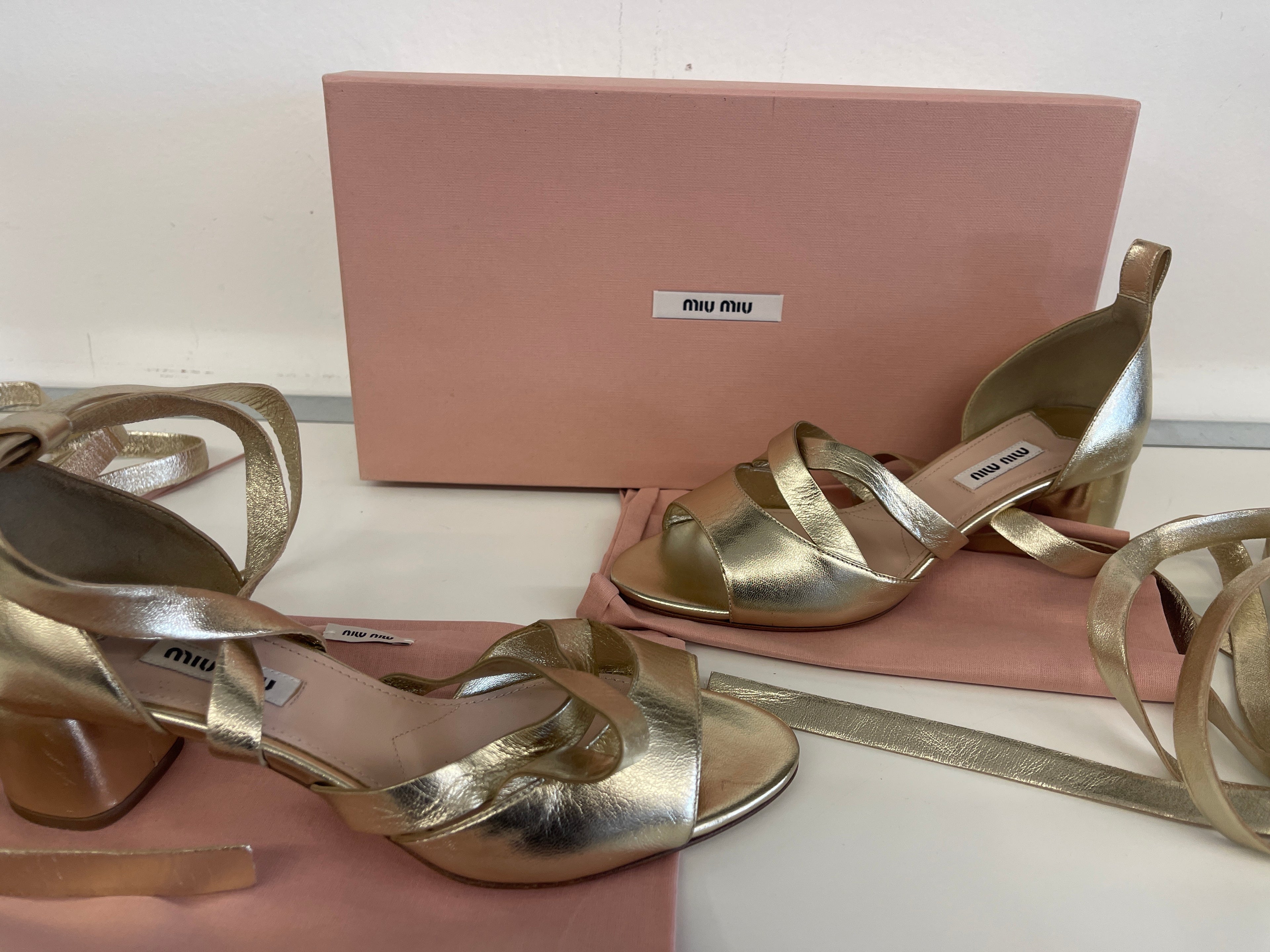 Sandalo Dorato Lacci Sciava Miu Miu Con Scatola N 35.5
