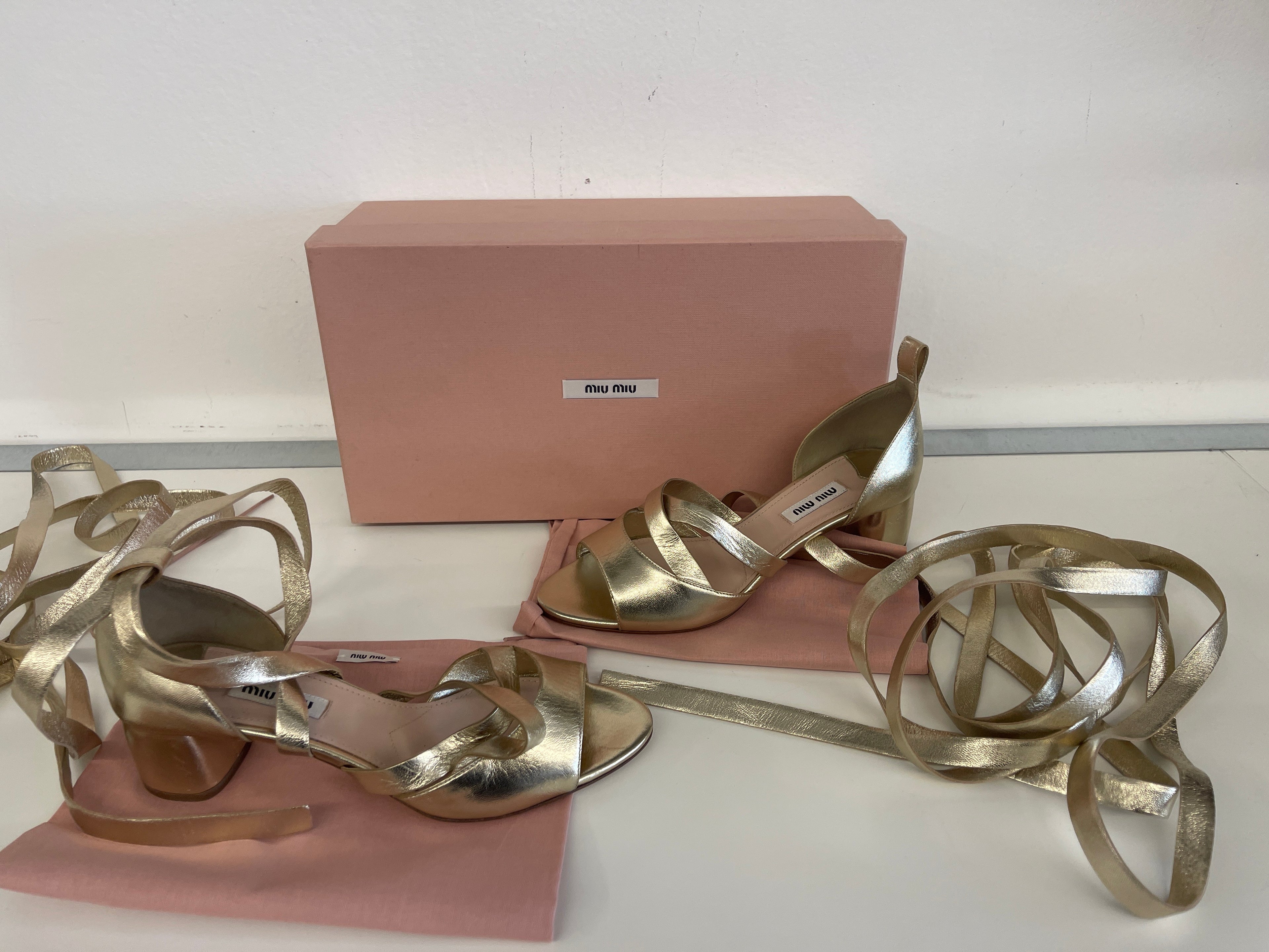 Sandalo Dorato Lacci Sciava Miu Miu Con Scatola N 35.5