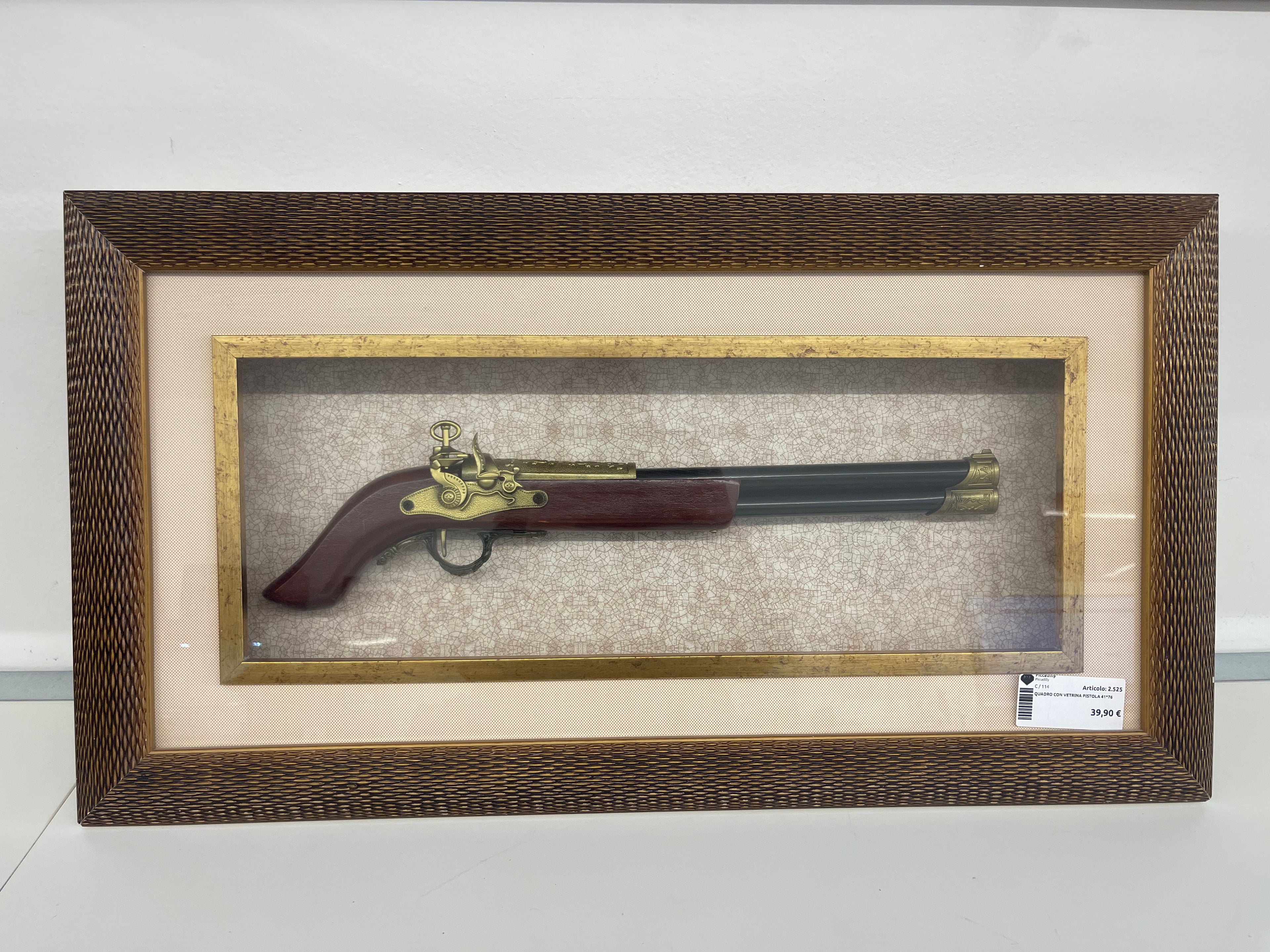 Quadro Con Vetrina Pistola 41*76