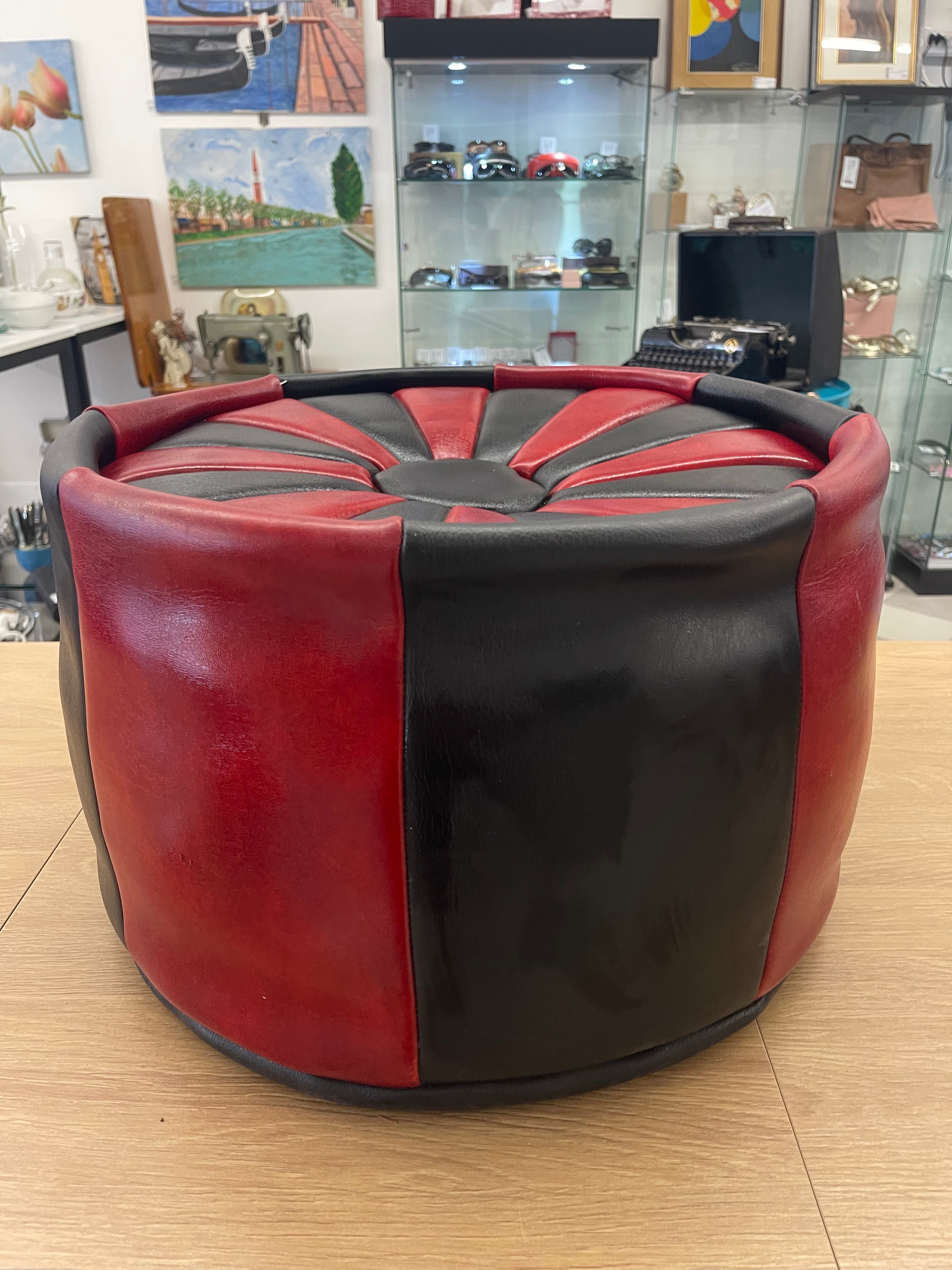 Poggiapiedi In Pelle Rosso Nero