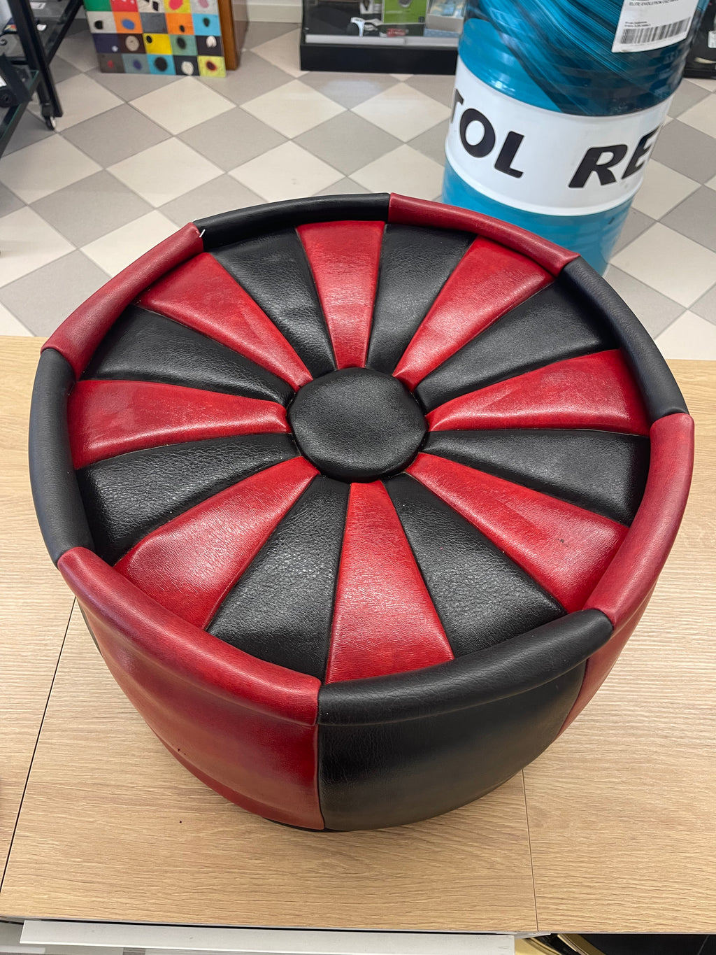 Poggiapiedi In Pelle Rosso Nero